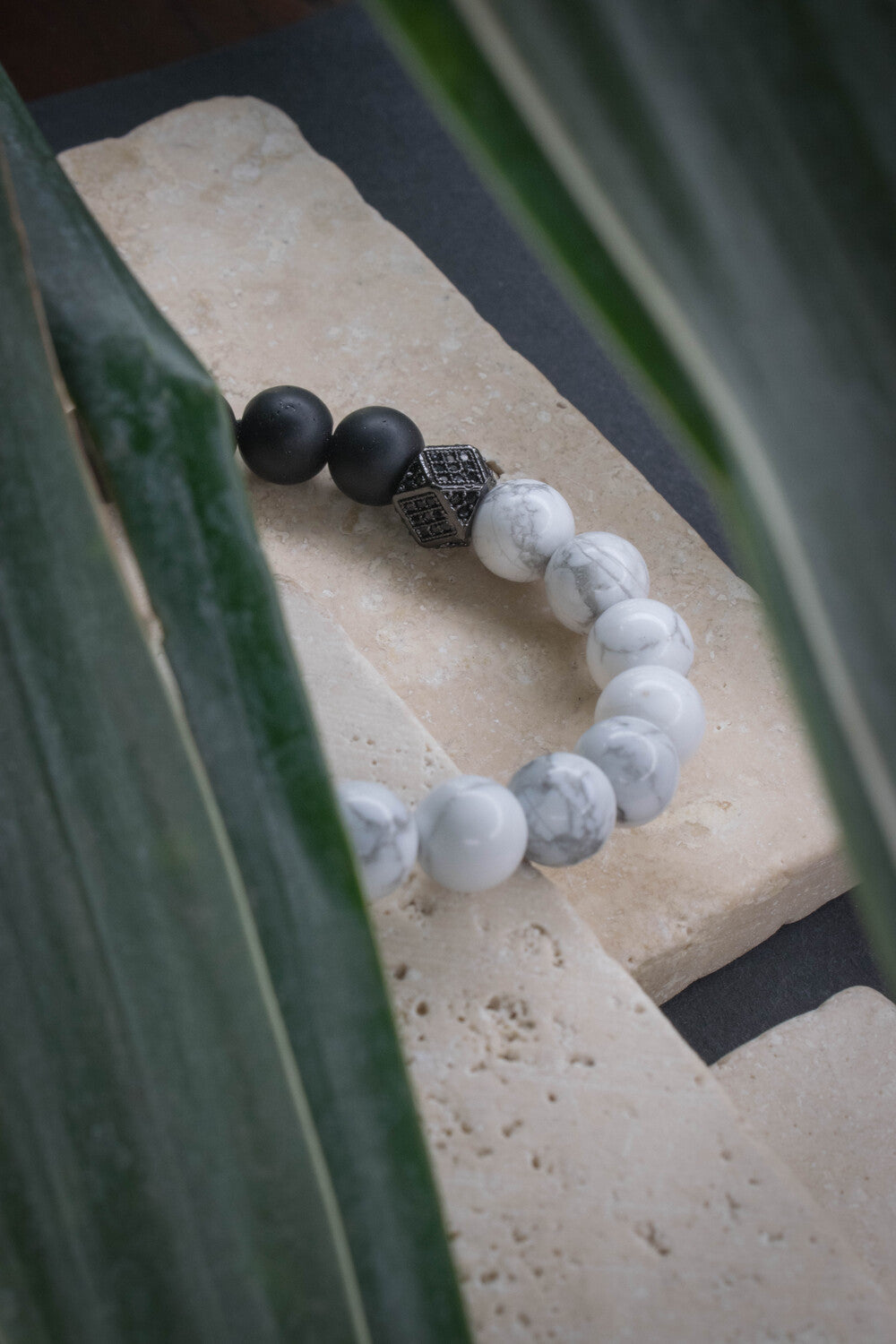 Rombo Howlite